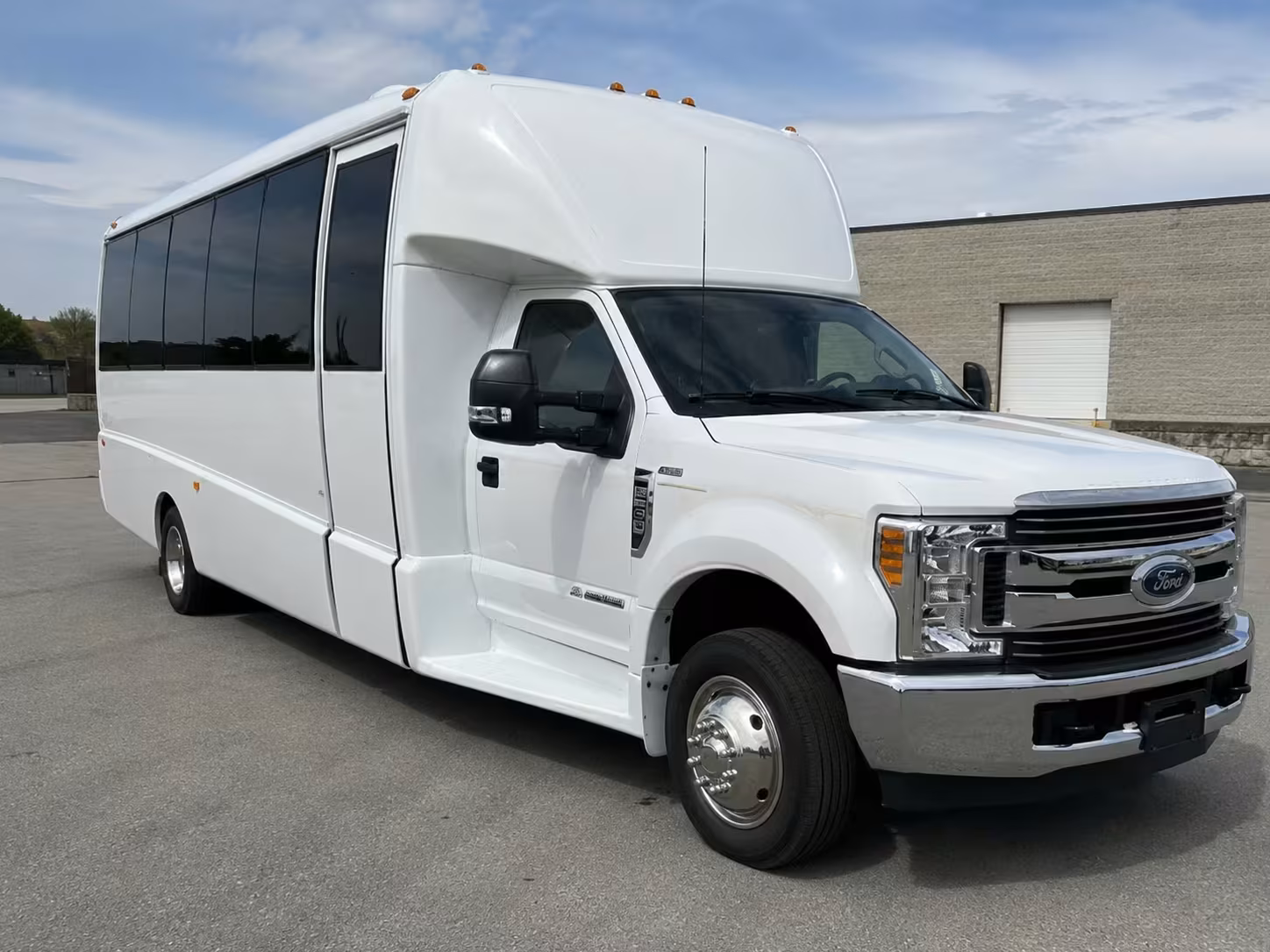 minibus rentals for el centro field trips to calexico